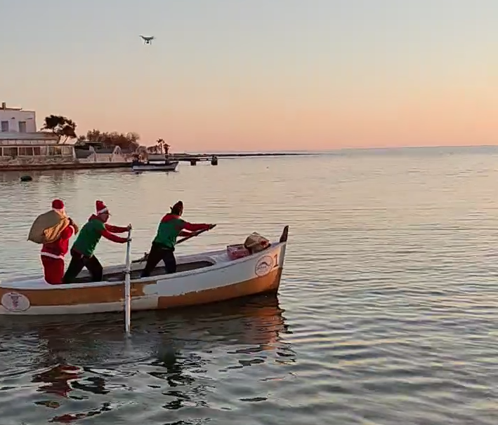 [video] – A Porto Cesareo Babbo Natale viene dal mare
