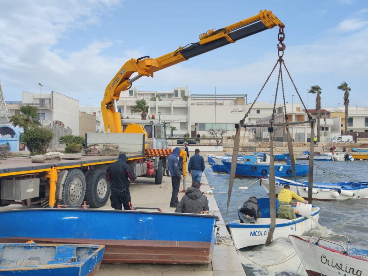 [video] – Porto Cesareo, affondate una quindicina di barche. La conta dei danni e le operazioni di recupero