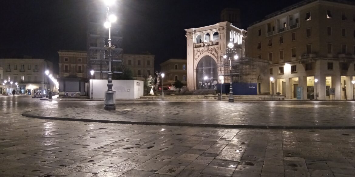 Il rischio “alto”, la fascia arancione e la normalità persa un anno fa