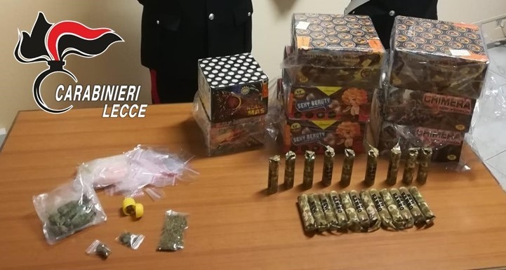 Sorpresi con la marijuana, in due nei guai. Uno trovato pure con artifizi pirotecnici