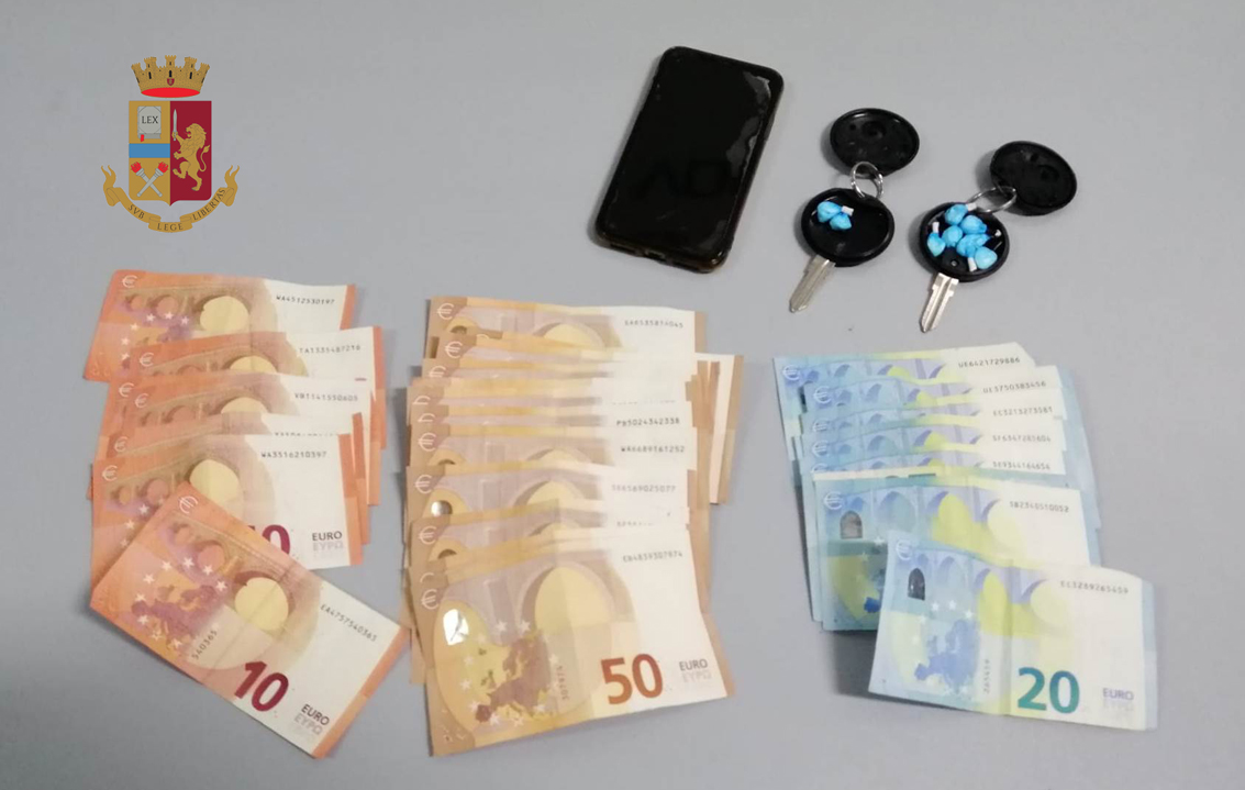 Cocaina nei gusci dei telecomandi, arrestato