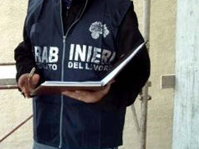 Ai domiciliari per associazione mafiosa ma con il reddito di cittadinanza, 41enne denunciato