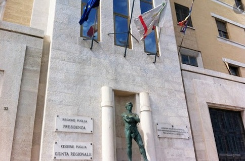 La  pentastellata Barone nella Giunta Emiliano. FdI: “Imbarazzante”