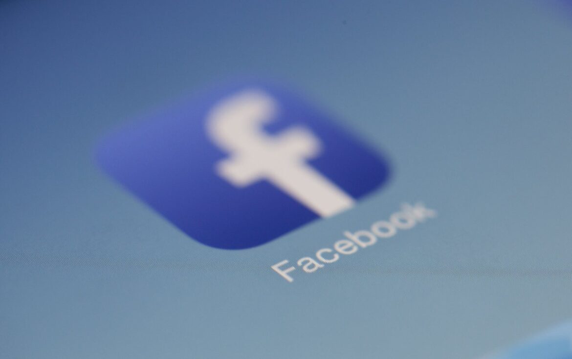 Facebook non ti raccomanderà più pagine politiche