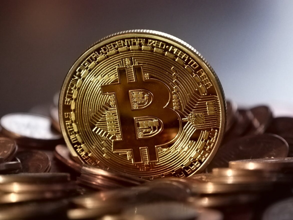 Bitcoin: la criptovaluta più conosciuta al mondo punta ai 35000 dollari