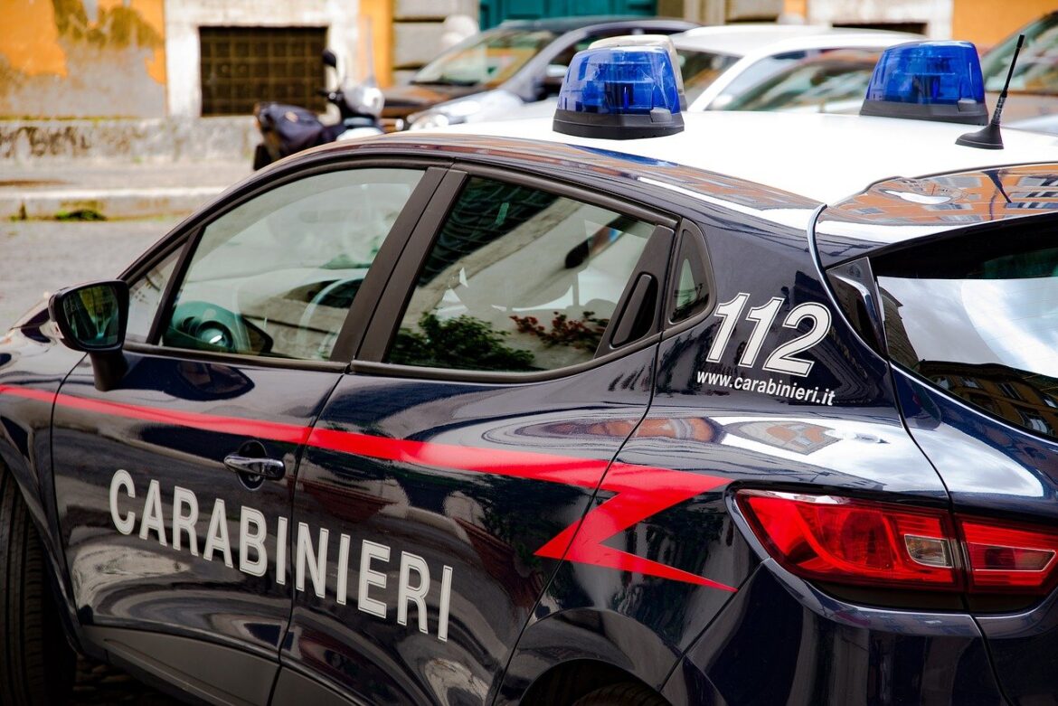 Irruzione nello studio del commercialista: banditi in fuga con i soldi