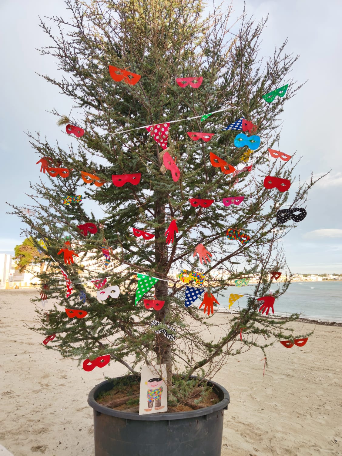 L’Albero di Carnevale in riva al mare. Per la gioia dei più piccoli