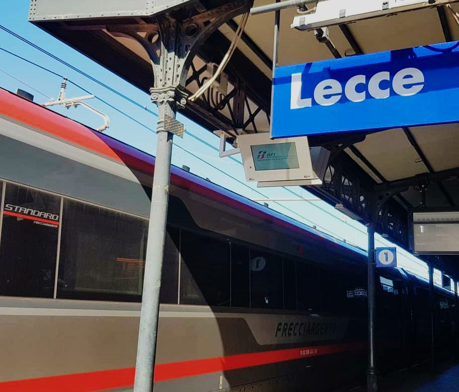 È di un 17enne il cadavere rinvenuto sulla motrice del treno Milano/Lecce: si era allontanato da casa a gennaio
