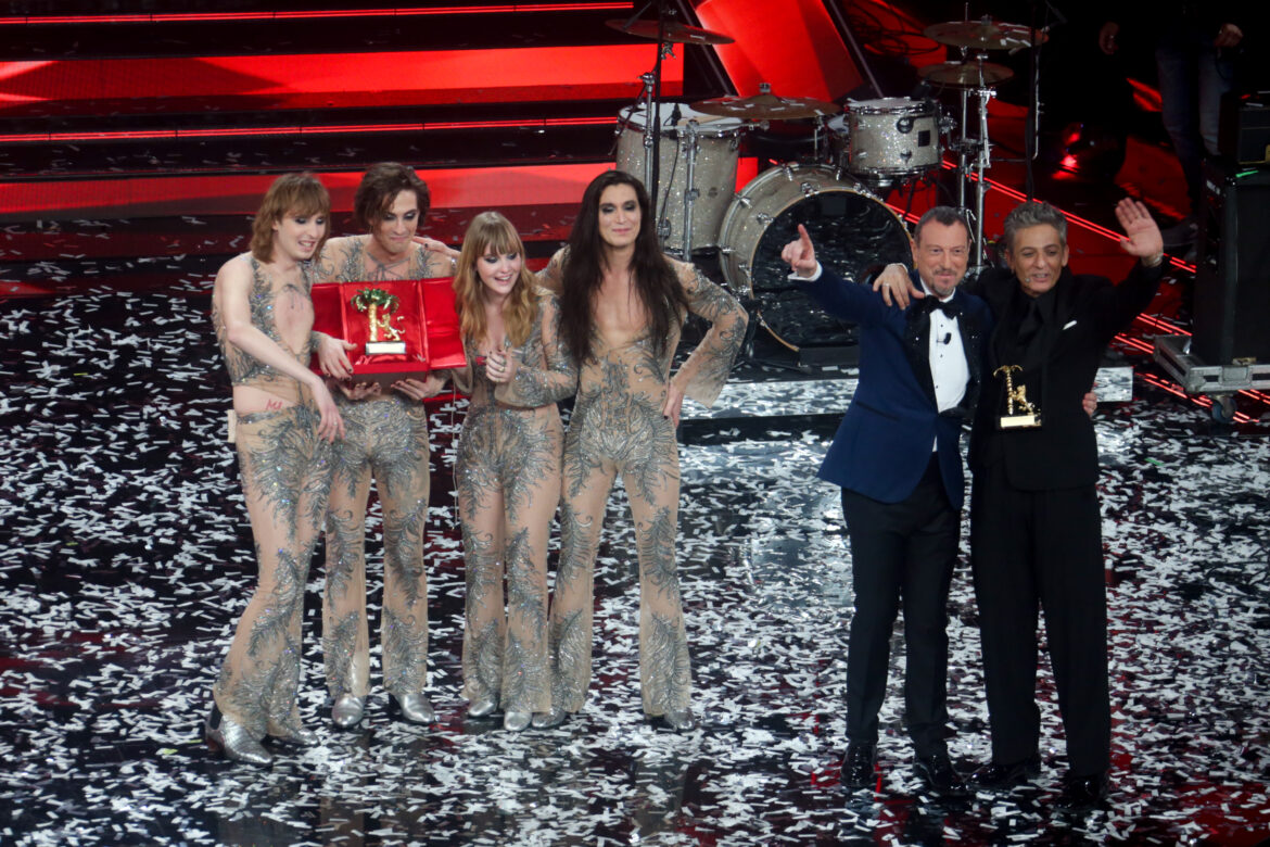 Sanremo, vincono i Maneskin. Il “quadro” di Achille Lauro sulle parole che feriscono