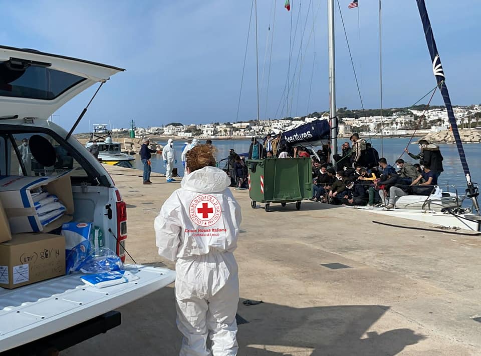 Sbarco a Leuca, tra i 112 anche bambini: fermati due presunti scafisti