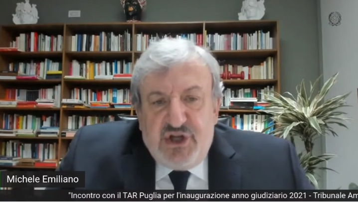 “Zona rossa rafforzata”, fake news via whatsapp. Emiliano: “Non è stata adottata ancora nessuna decisione”