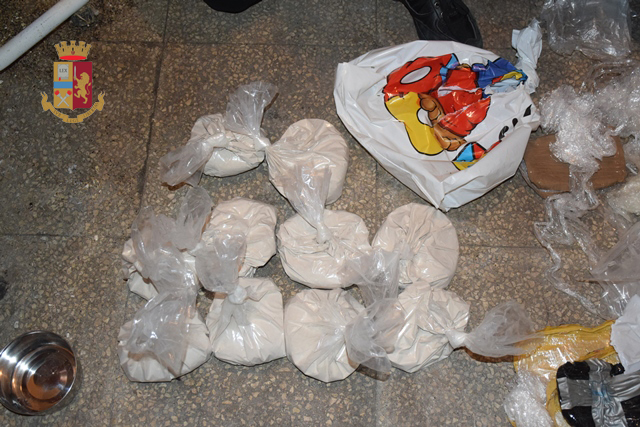 Eroina per oltre 8 kg, poi sostanza da taglio e l’attrezzatura per il sottovuoto: arrestati in due