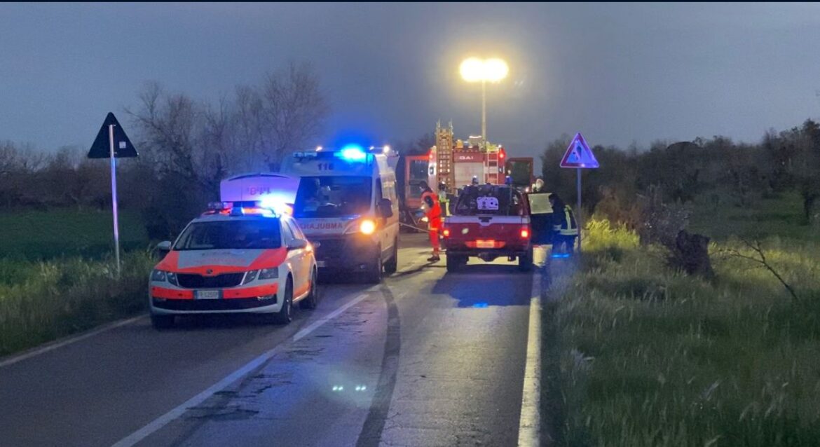 Auto si ribalta, 44enne di Nardò muore nel tragitto verso l’ospedale. Grave la conducente