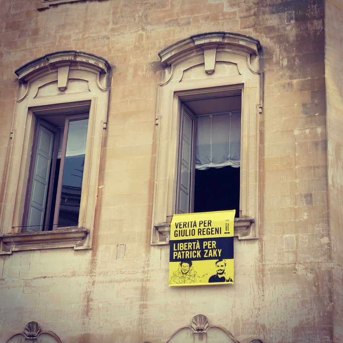 La città di Lecce riconosce la cittadinanza onoraria a Patrick Zaki, il giovane attivista detenuto al Cairo