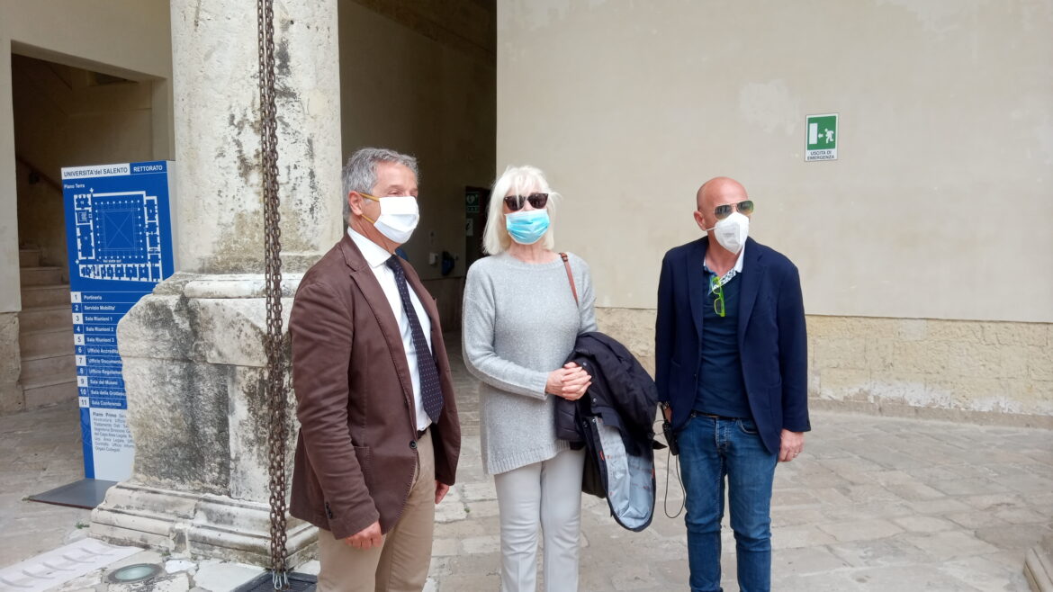 [video] – “Quando Garinei mi disse che i talenti vanno sfruttati”. Loretta Goggi in visita a Lecce si racconta