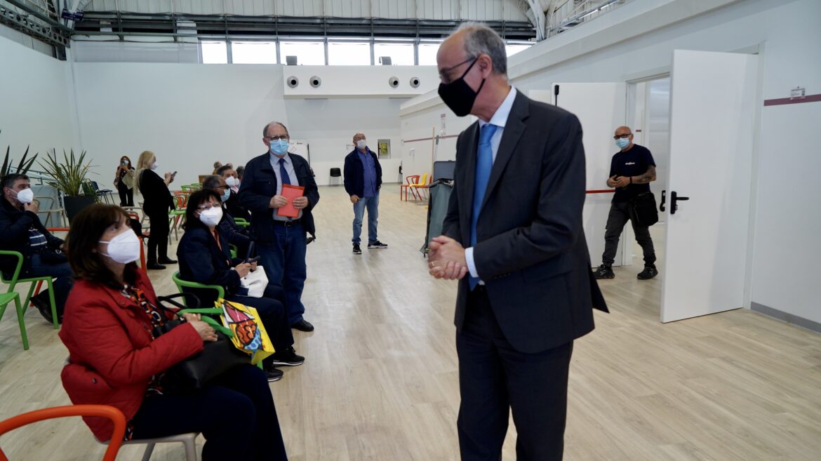 In Puglia raggiunta quota due milioni di vaccini somministrati, Emiliano e Lopalco: “Un simbolo”