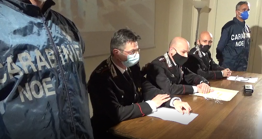 [video] – Rifiuti dalla Campania tombati o bruciati nelle province di Lecce e Taranto: 13 arresti