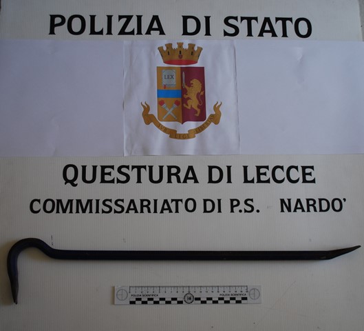 Aggressione a un agente con un piede di porco durante un controllo ad un locale, denunciato 54enne