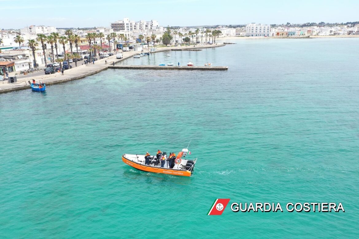 Caduta sugli scogli, Guardia Costiera recupera infortunato grazie al nuovo battello in dotazione al Corpo