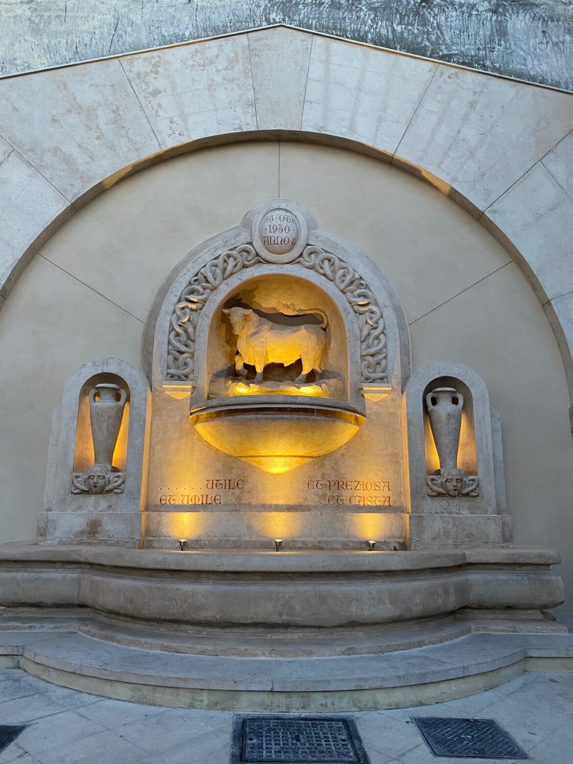 Fontana del Toro, completato il restauro: all’inaugurazione presente pronipote dello scultore Gaballo