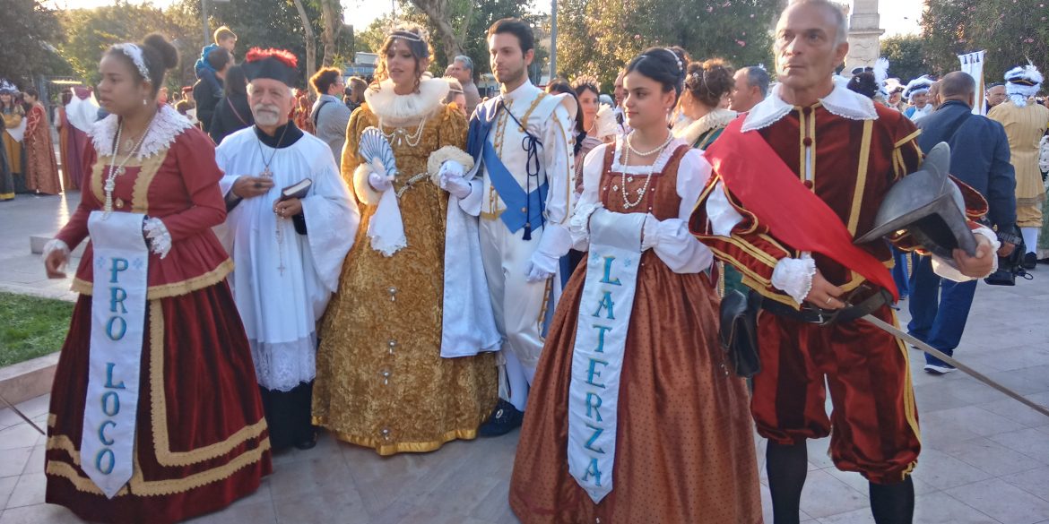 [video] – I cortei storici per le vie di Lecce: 20 pro loco e oltre mille figuranti da tutta la Puglia coinvolti