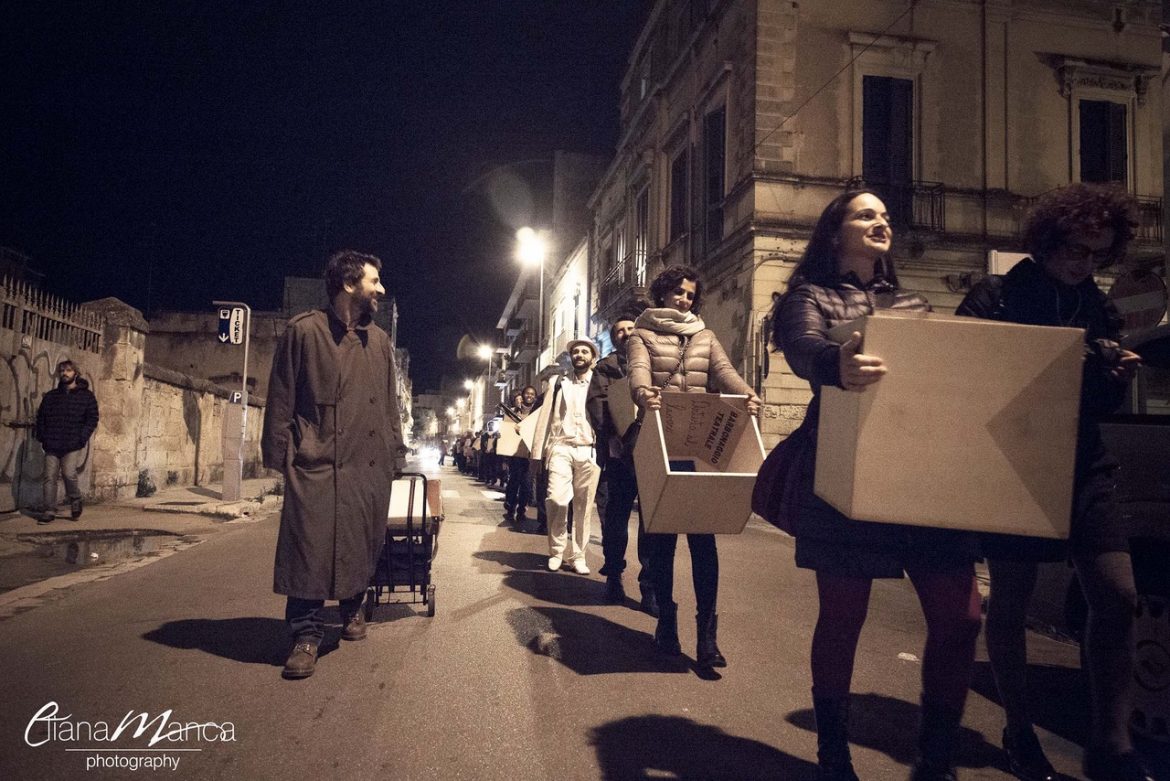 Murales, teatro e strumenti: prosegue a Lecce il progetto Storie cucite a mano