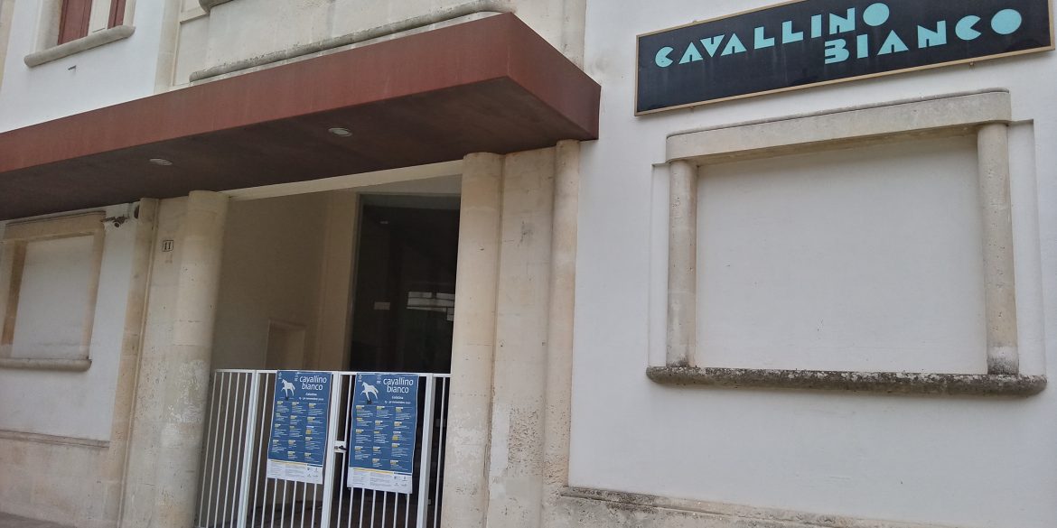 Il Cavallino Bianco riapre i battenti in grande stile dopo il lungo recupero: in cartellone Pennac, Castaldo, Franzutti