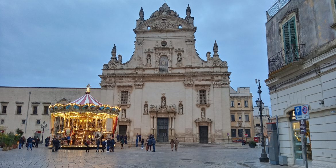 La giostra dei cavalli in piazza San Pietro a Galatina una “scommessa vinta” per l’assessore Mauro. Sosta fino al 28