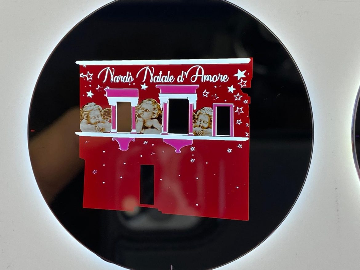 A Nardò si è acceso il “Natale d’amore” con luci “immersive” in piazza Salandra