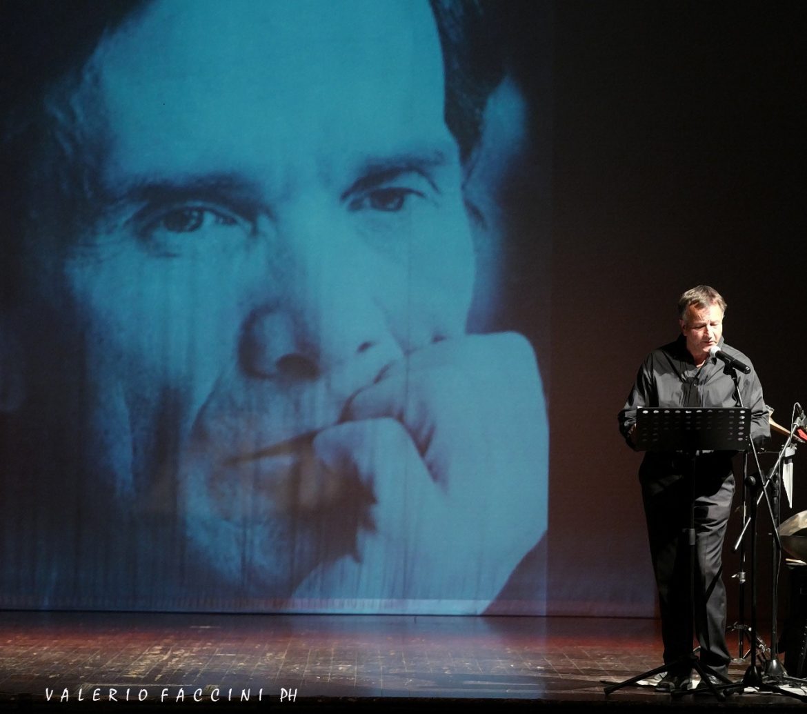 Pier Paolo Pasolini, l’omaggio per i 100 anni dalla nascita del genio visionario: mostra a palazzo Turrisi