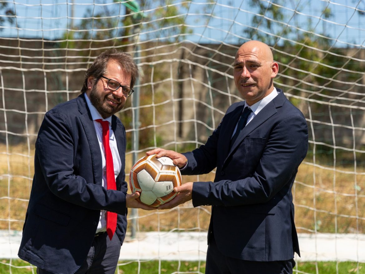 “Invasione di campo”, il racconto della politica contagiato dal linguaggio del calcio. Incontri a Trepuzzi e Cutrofiano