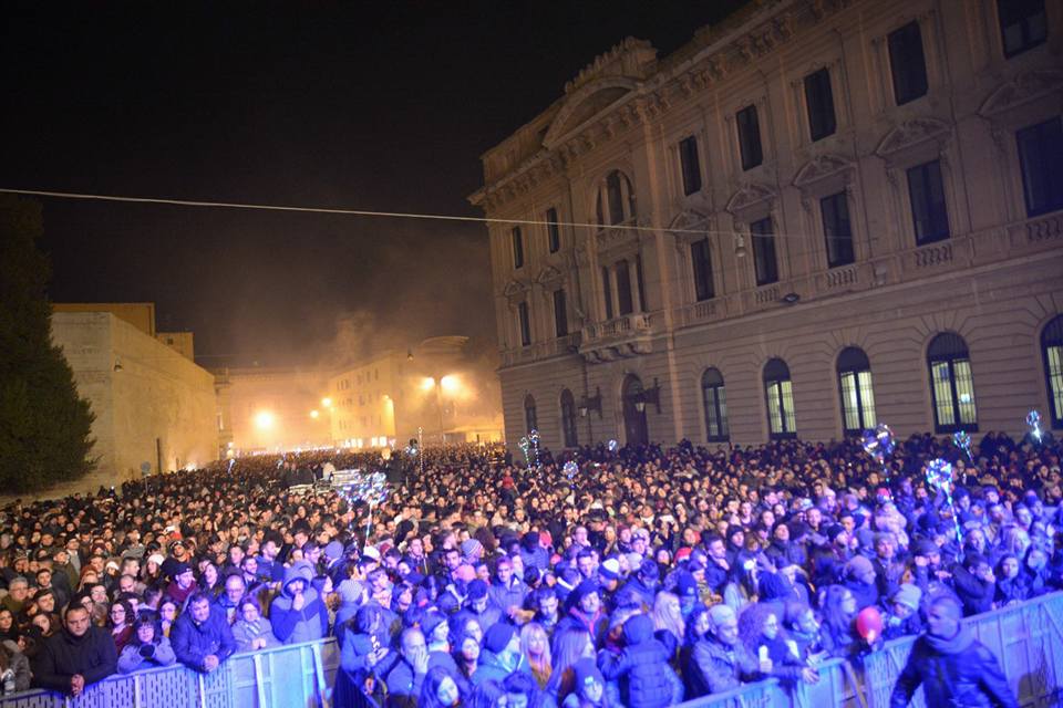 Capodanno in piazza Libertini: il ritorno alla festa di comunità dopo due anni di divieti e restrizioni