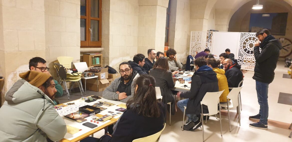 A Melpignano l’aggregazione intorno ai giochi di società: è la nuova “acchiatura”