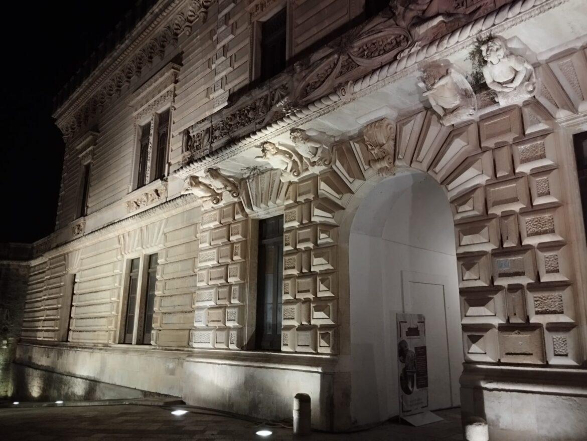 Il Castello, il Guercio, le vie del centro, la piazza: tour immersivo nei segreti di Nardò